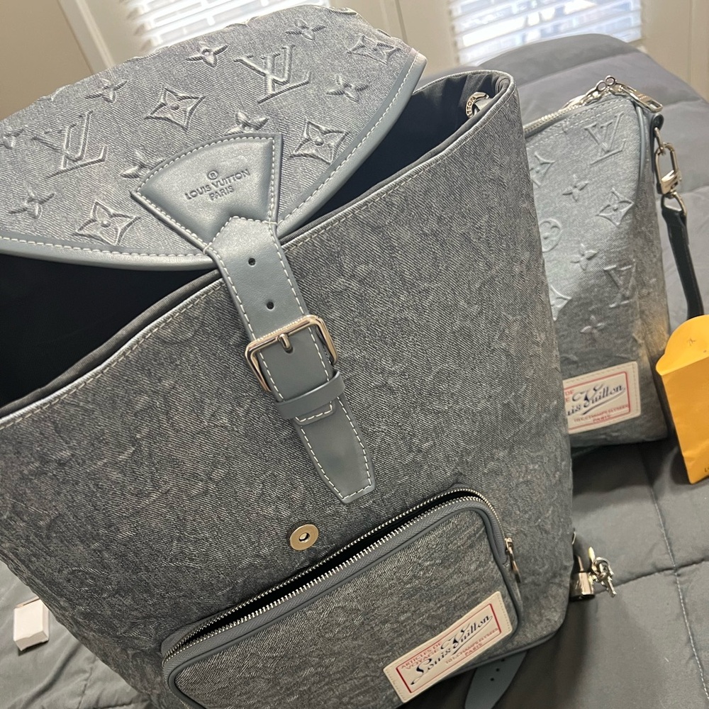 Luggage Set. Backpack and Duffle Bag. Beautiful like new set. No signs of wear.